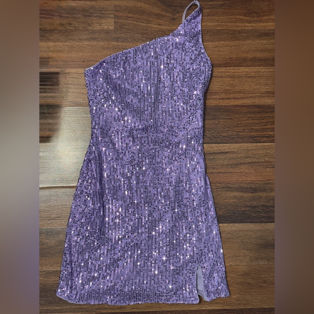 Elegant One-Shoulder Sequin Dress in Purple